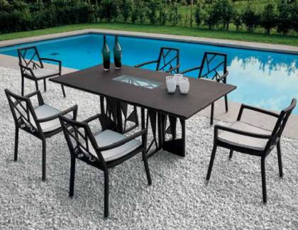 Обеденный стол