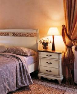 Тумба прикроватная