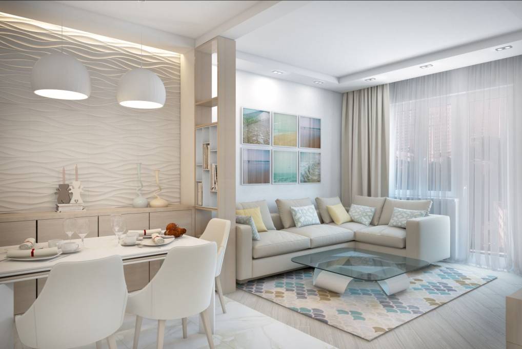 У берега моря