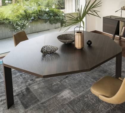 Обеденный стол