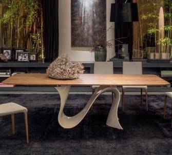 Обеденный стол