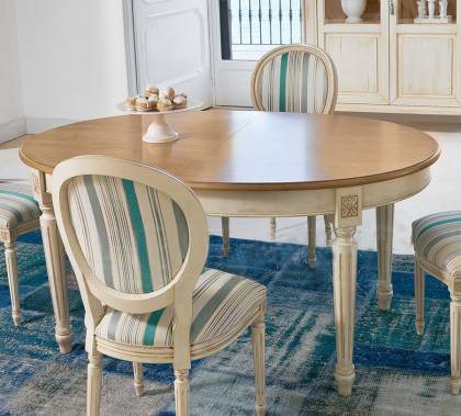 Обеденный стол