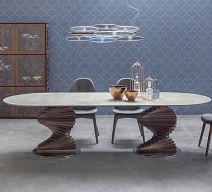 Обеденный стол