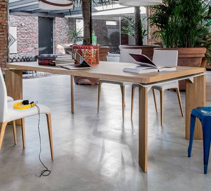 Обеденный стол