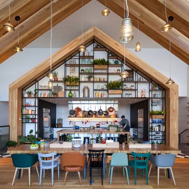 Жилой комплекс Urby Staten Island в Нью-Йорке: квартиры-студии, городская ферма и пасека