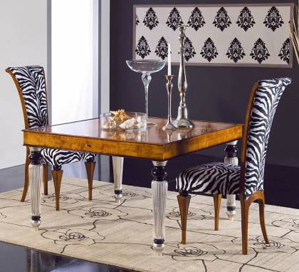 Обеденный стол