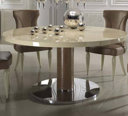 Обеденный стол