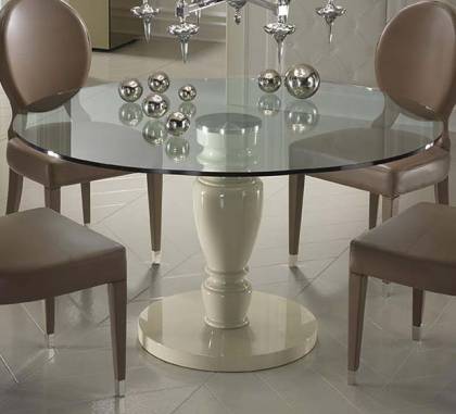 Обеденный стол