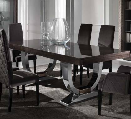 Обеденный стол