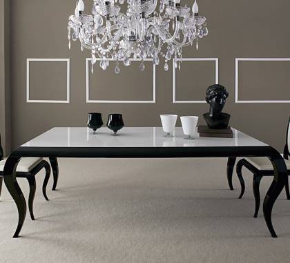 Обеденный стол