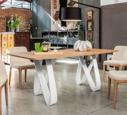 Обеденный стол