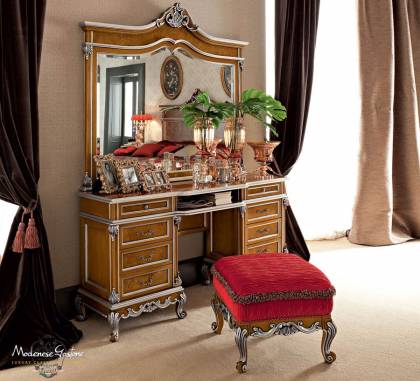 Туалетный столик