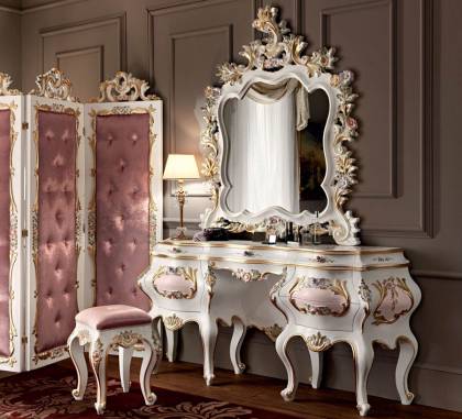 Туалетный столик