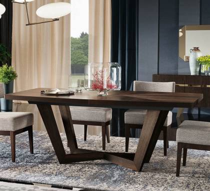 Обеденный стол