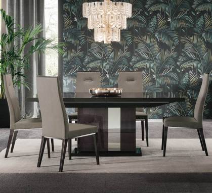 Обеденный стол