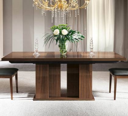 Обеденный стол