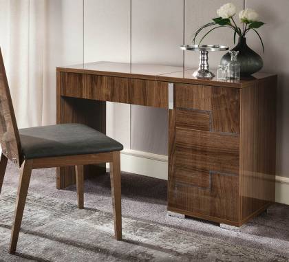 Туалетный столик