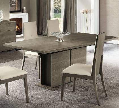 Обеденный стол