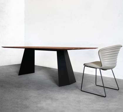 Обеденный стол