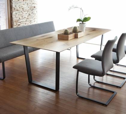 Обеденный стол