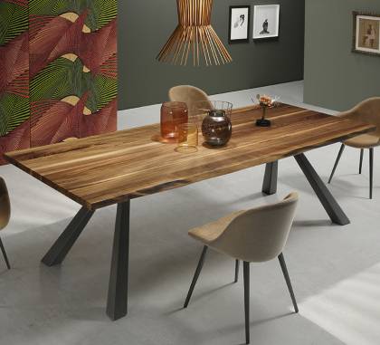 Обеденный стол