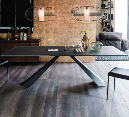 Обеденный стол