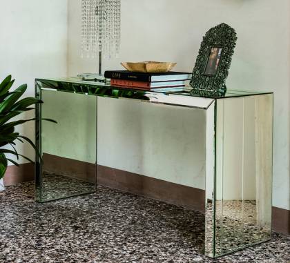 Консольный стол