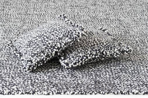 Подушка GAN Waan - waan_cushion_black&white