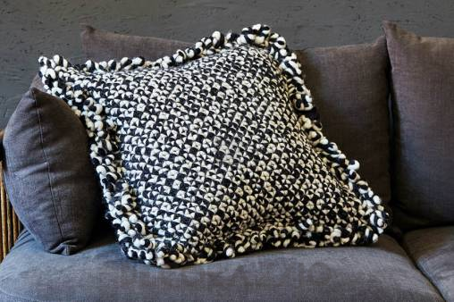 Подушка GAN Waan - waan_cushion_black&white