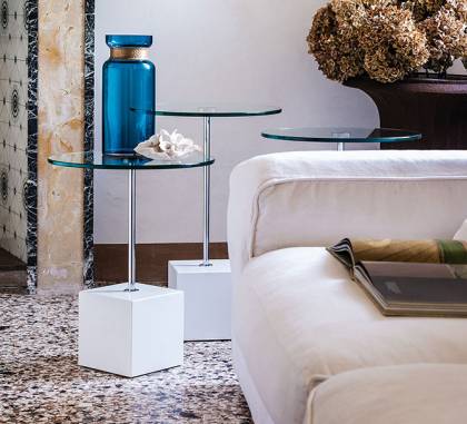 Приставной столик