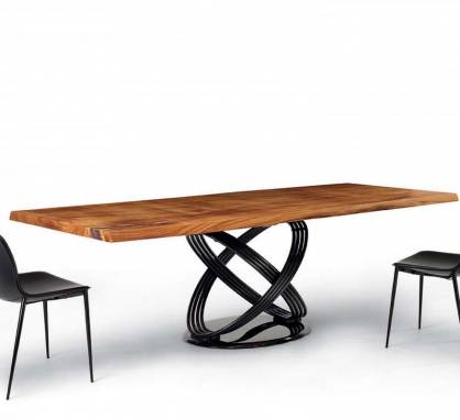 Обеденный стол