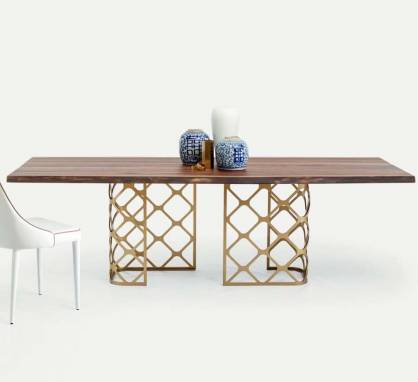 Обеденный стол