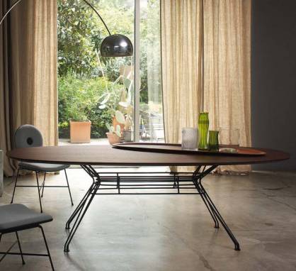 Обеденный стол