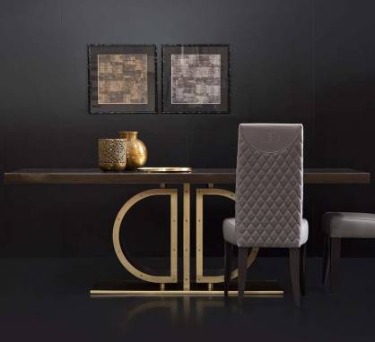 Обеденный стол