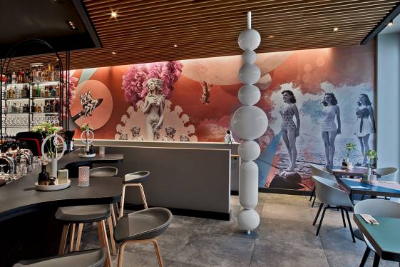 Пиццерия в Лейпциге с сюрреалистичными коллажами