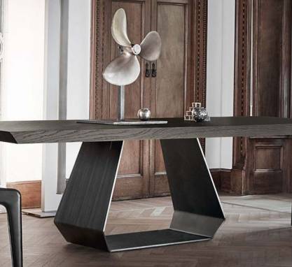 Обеденный стол