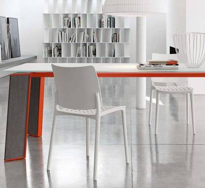 Обеденный стол