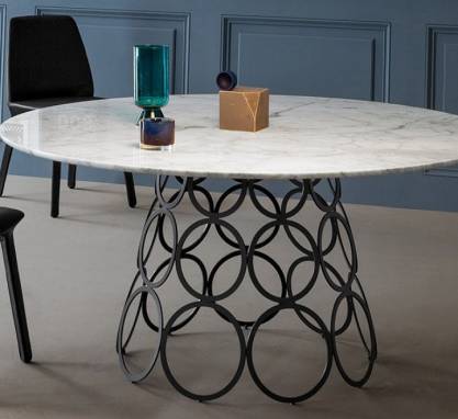 Обеденный стол