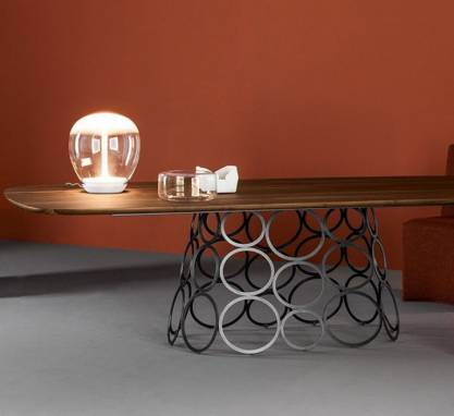 Обеденный стол