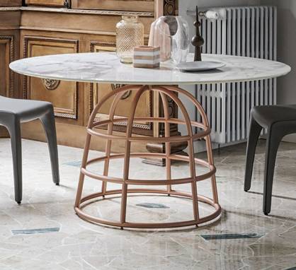 Обеденный стол