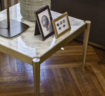 Приставной столик