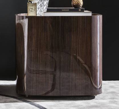 Приставной столик