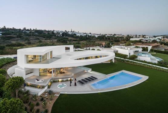 Эллиптический дом в Португалии