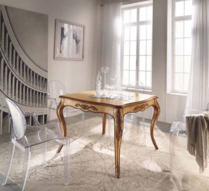 Обеденный стол