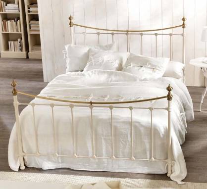 Кровать двуспальная