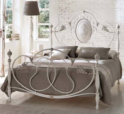 Кровать двуспальная