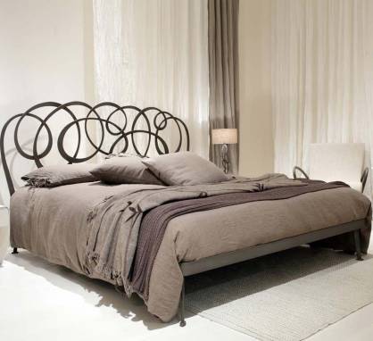 Кровать двуспальная