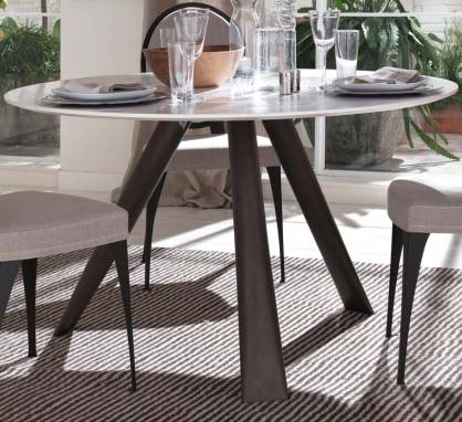 Обеденный стол