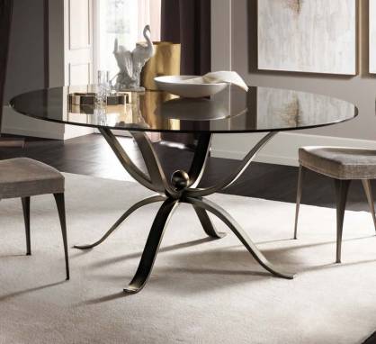 Обеденный стол