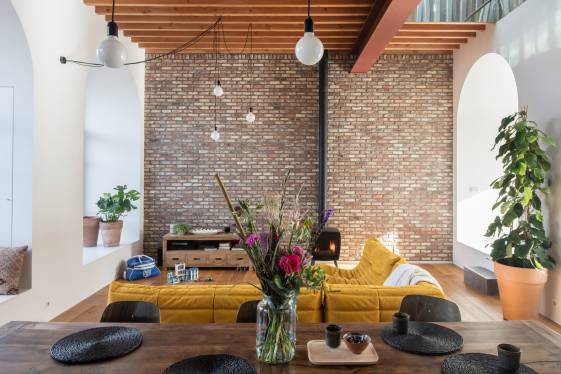 Уютный дом за фасадом заброшенной школы. Проект Atelier Vens Vanbelle в Бельгии